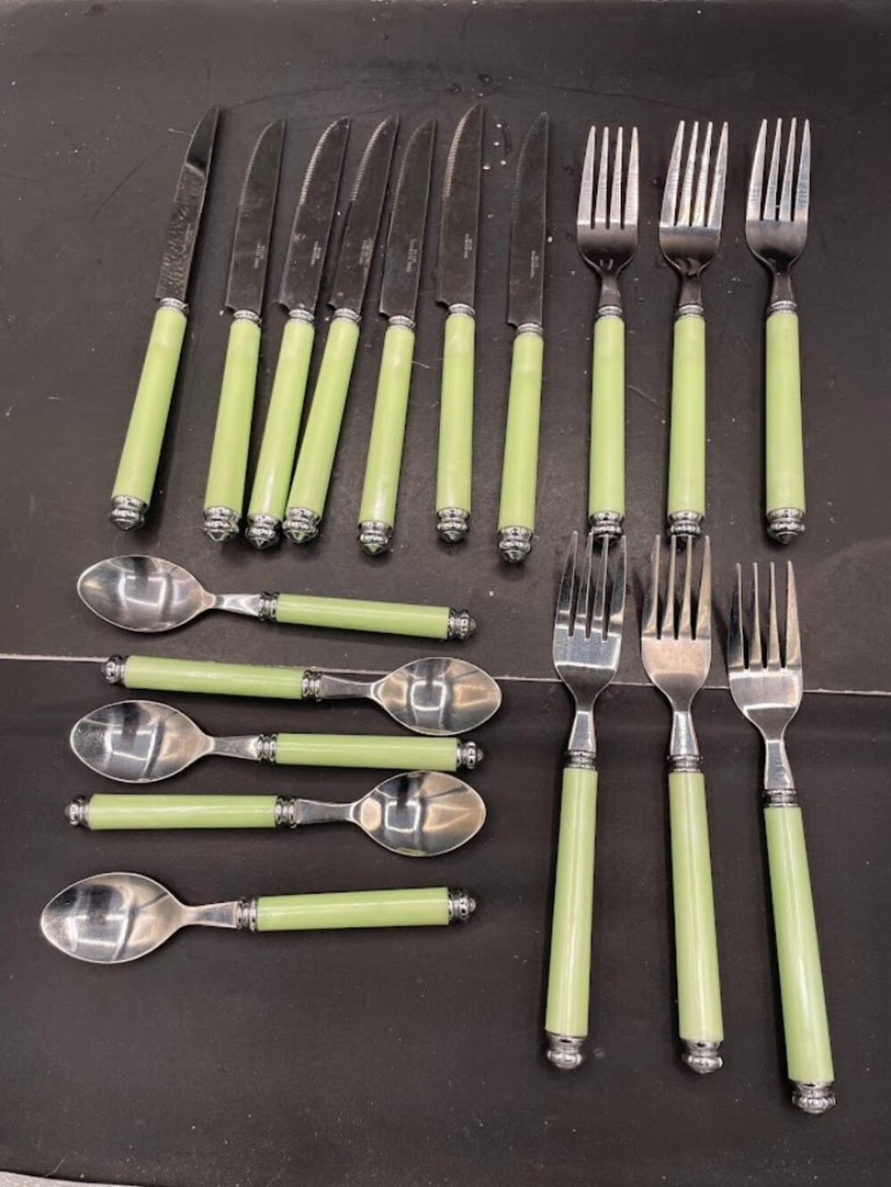 Lot of 18 Hanford Forge HAF25 Flatware Plastic Lime Green Handles Fork Spoon Kni